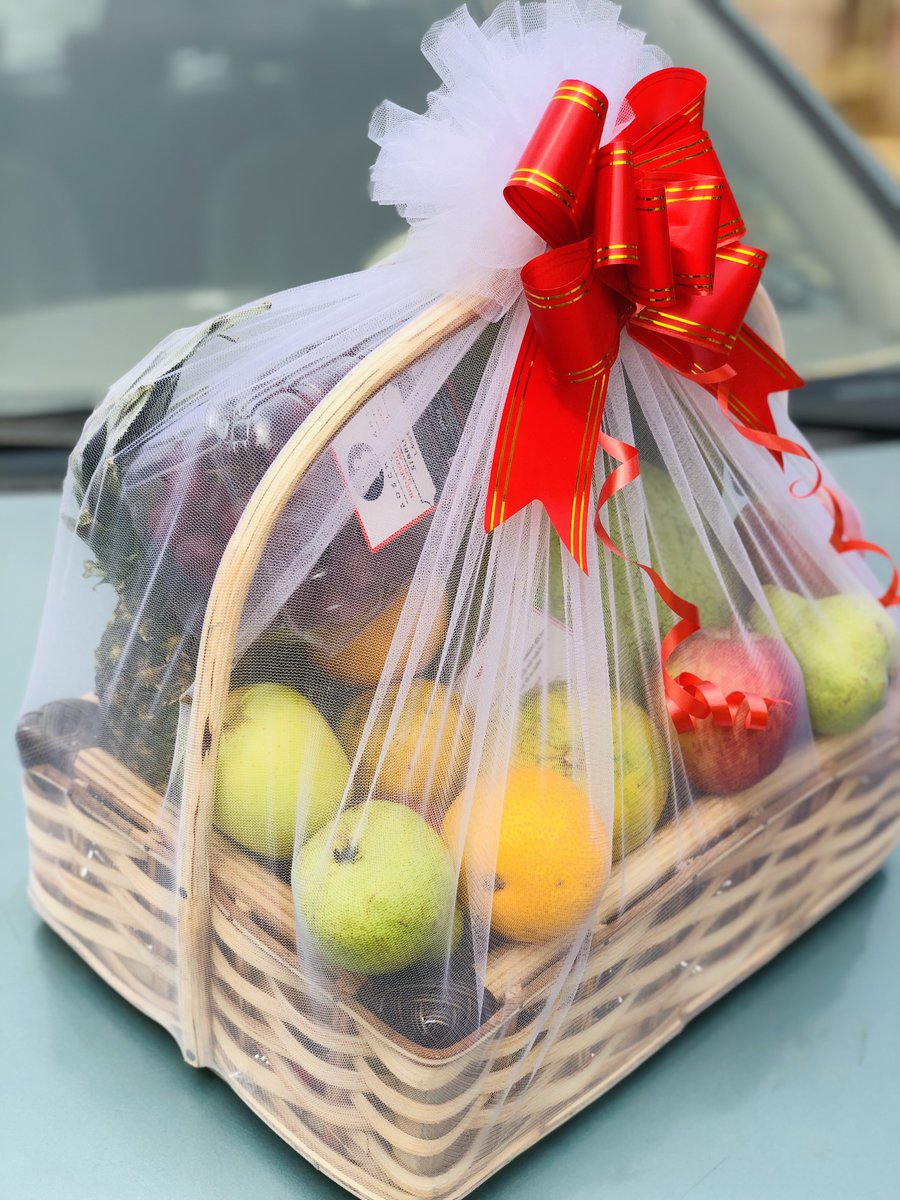happyjarstore's tweet photo. @_Olayemi_ Hello sir, we sell gift baskets. Small, (size in this picture is N25,000)
Medium, and large baskets. https://t.co/mg0QQUTyxm