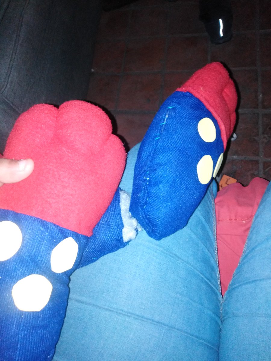 LukieGonzalez's tweet photo. El caballero patitas bonitas necesita arreglo! Y casi casi de todo xD jajajaj

#conejo #cinderace #enreparacion https://t.co/6VhlCRS7Qr
