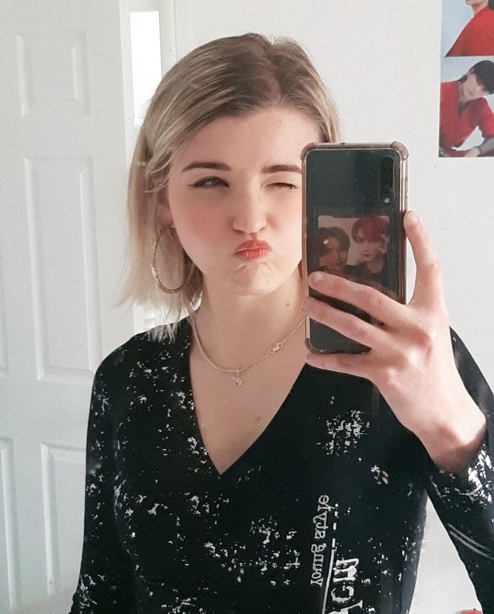 hello !!! suddenly popped in again as its my birthday !! feels crazy to be 24 🥲 i hope youve all been good 🤗😺💖