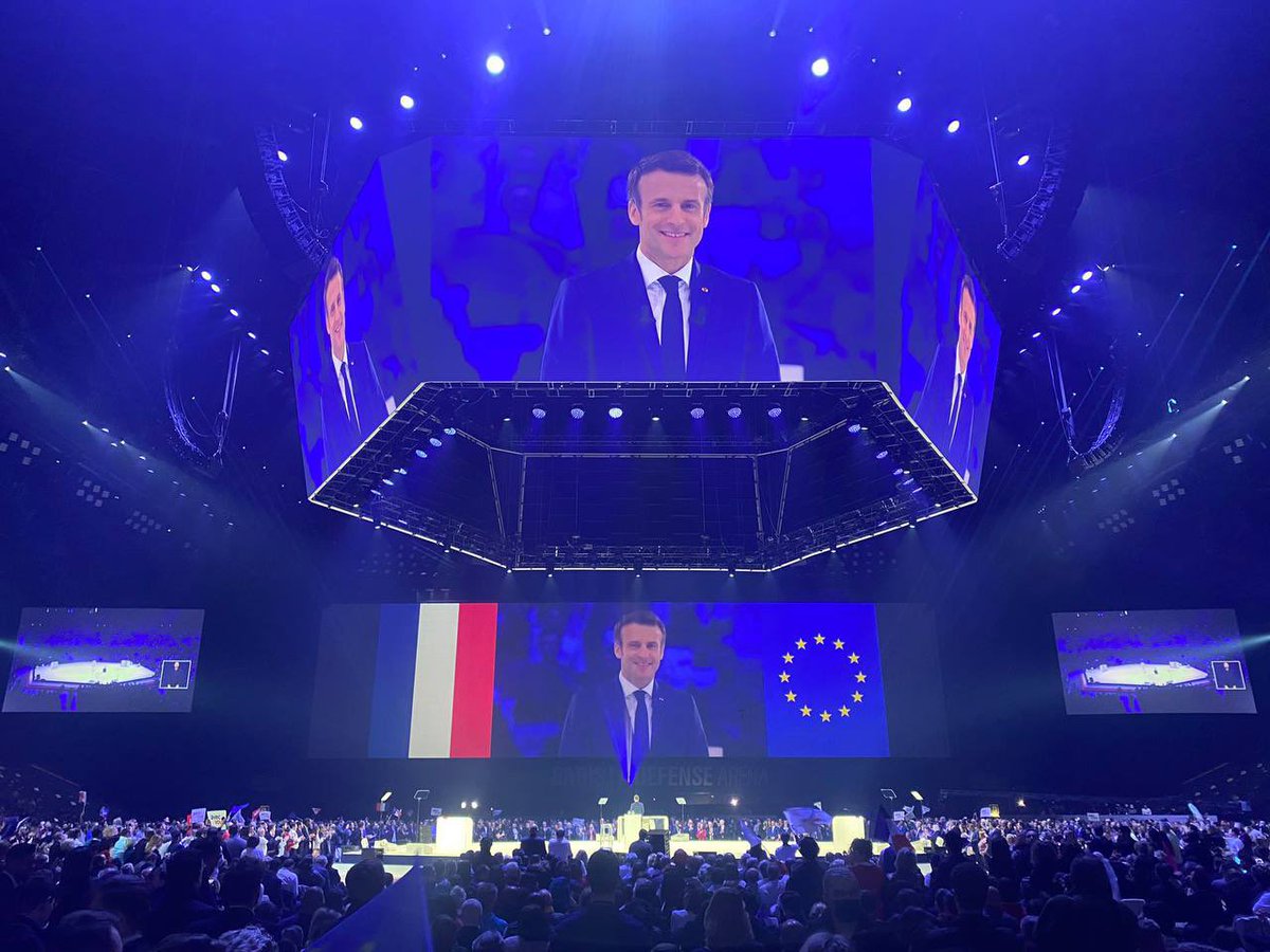 EnMarcheKB's tweet photo. Nous y étions ! Et c’était magnifique. 
Pas de journaliste agressé, pas de critique des autres candidats et personne traité d’assassin 🔥 Une campagne avec du respect. Un meeting grandiose. 

#MacronArena #Macron2022 #5ansdeplus https://t.co/oI1Dlq4cro