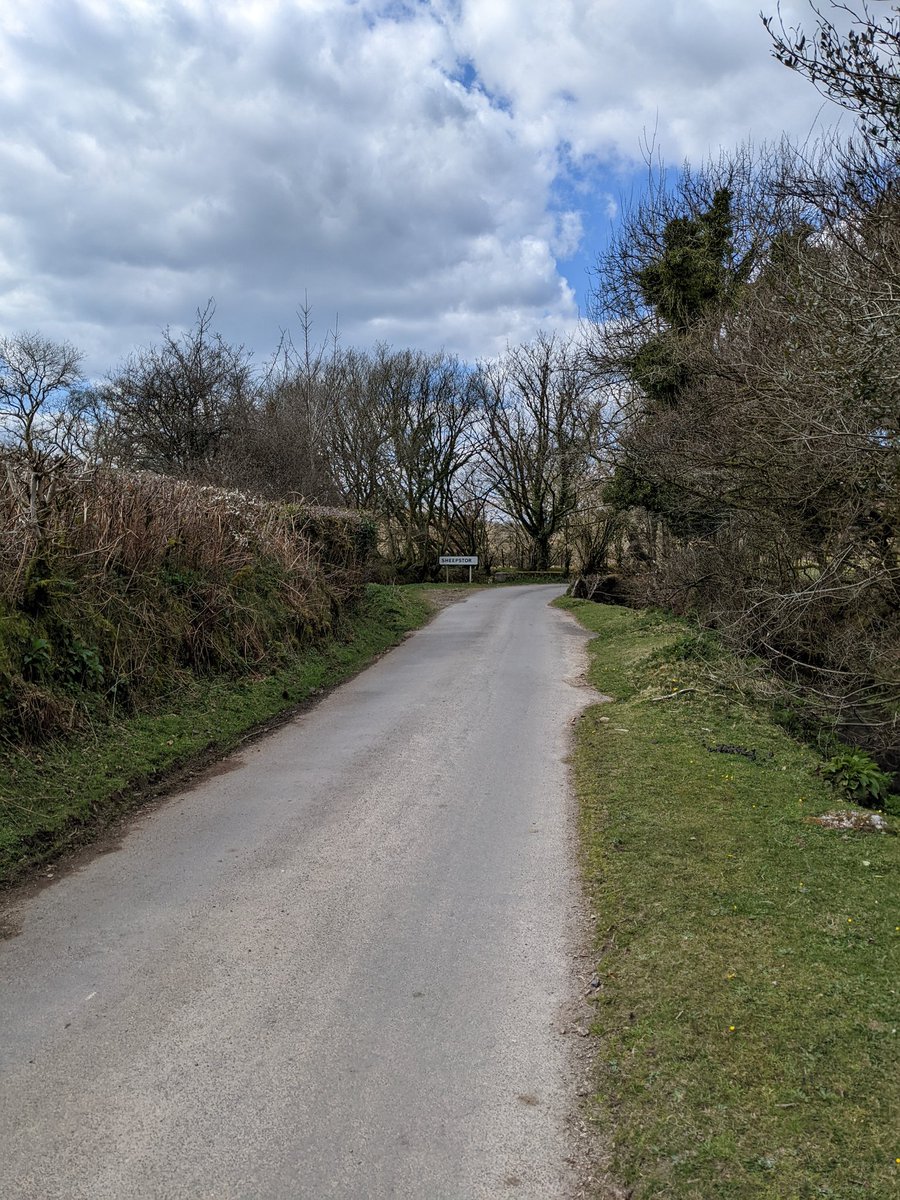 bad_1975's tweet photo. #Dartmoor #withoutacar
Nice little ride today👍🚴
No car less than 1hr from my house. How good is that? https://t.co/s6VY3EJ5qN