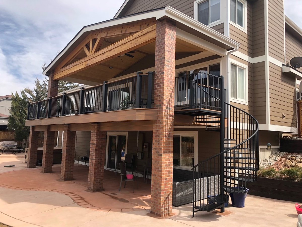 ExteriorsUrban's tweet photo. Beautiful new deck. Spiral staircase, recessed lights, timber beam accents, tongue and groove ceiling. SUPER AWESOME project https://t.co/QVdZd83DsR