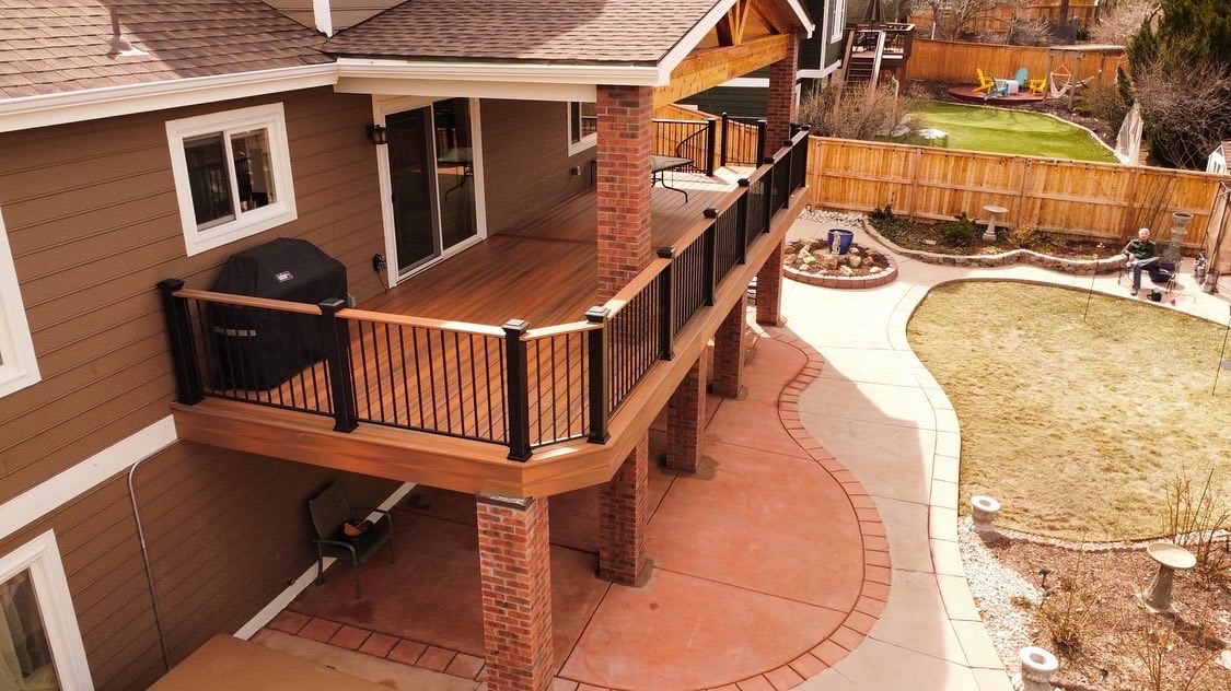 ExteriorsUrban's tweet photo. Beautiful new deck. Spiral staircase, recessed lights, timber beam accents, tongue and groove ceiling. SUPER AWESOME project https://t.co/QVdZd83DsR