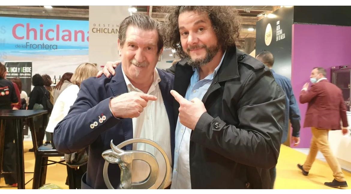 Diario_Pontev's tweet image. #EnBlog ✍ Los concelleiros del PP en Sevilla, Lino Fervenza y el pequeño futbolista Hugo Rey protagonizan el último artículo de Clara Aldán bit.ly/3NDDdap