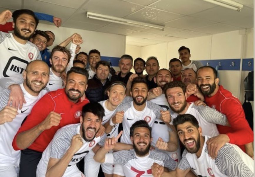 bartin_spor's tweet photo. Şampiyon Bartınspor ♥️🖤 https://t.co/a9WNZH7tZe #Bartin.info Haber @bartininfo aracılığıyla https://t.co/WXm11Qspbh