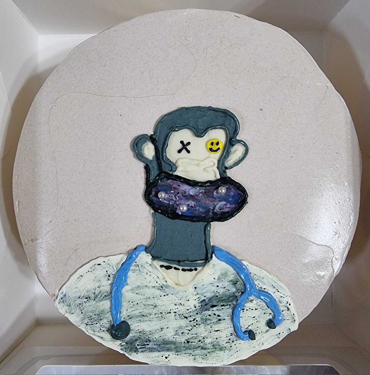 justnidmn's tweet photo. My brother and SIL surprised me with my @ApeDocs birthday cake!! 😍 https://t.co/YTjE4iRf6E
