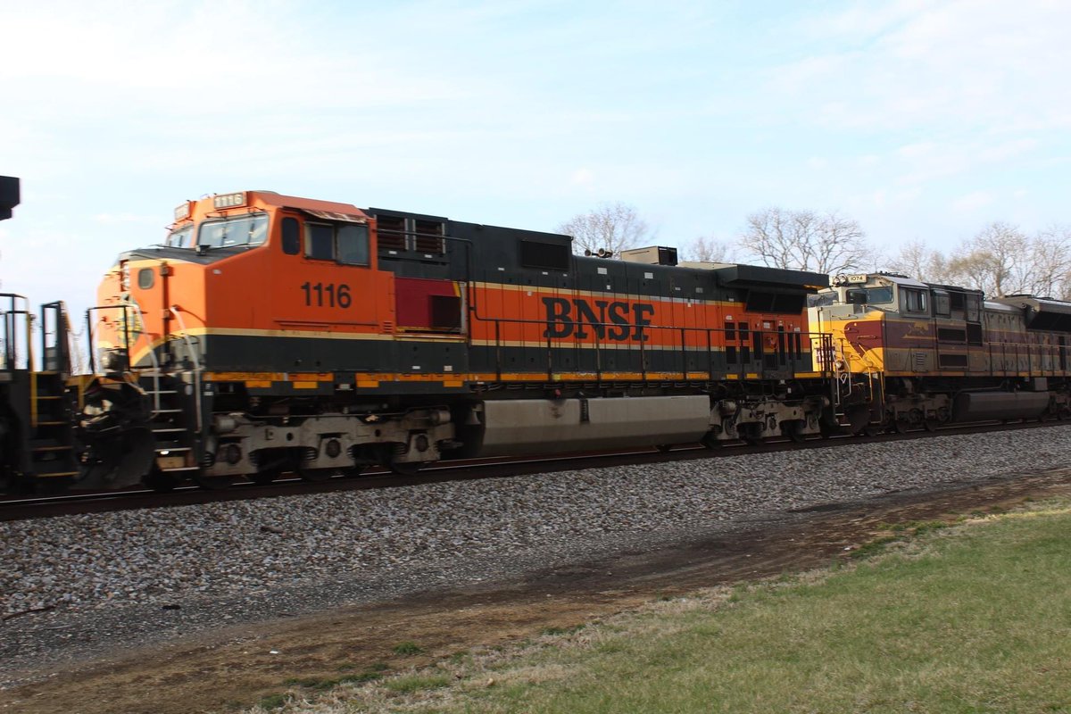 buckeye_and's tweet photo. After Railfanning yesterday in @CityOfCincy, @HamiltonOh, Carlisle, OH. &amp; Glendale, OH. I gotta say, catching 179 with the Lackawanna and a BNSF H1 in the consist in Carlisle is my favorite catch. #Trainspotting #photography #freighttrain #sunset #railfan #railroad #ohiorailfan https://t.co/UWCFcarTbM