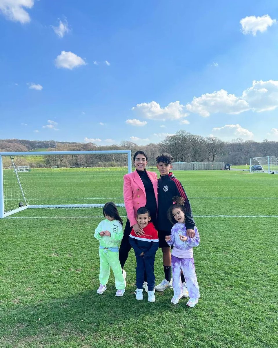 FcGeorgina's tweet photo. Crisgina family 😍 ♥️.

#georginarodriguez #georginagio #georginagieo #cr7 #cristianoronaldo https://t.co/cMzT3NPQ0B