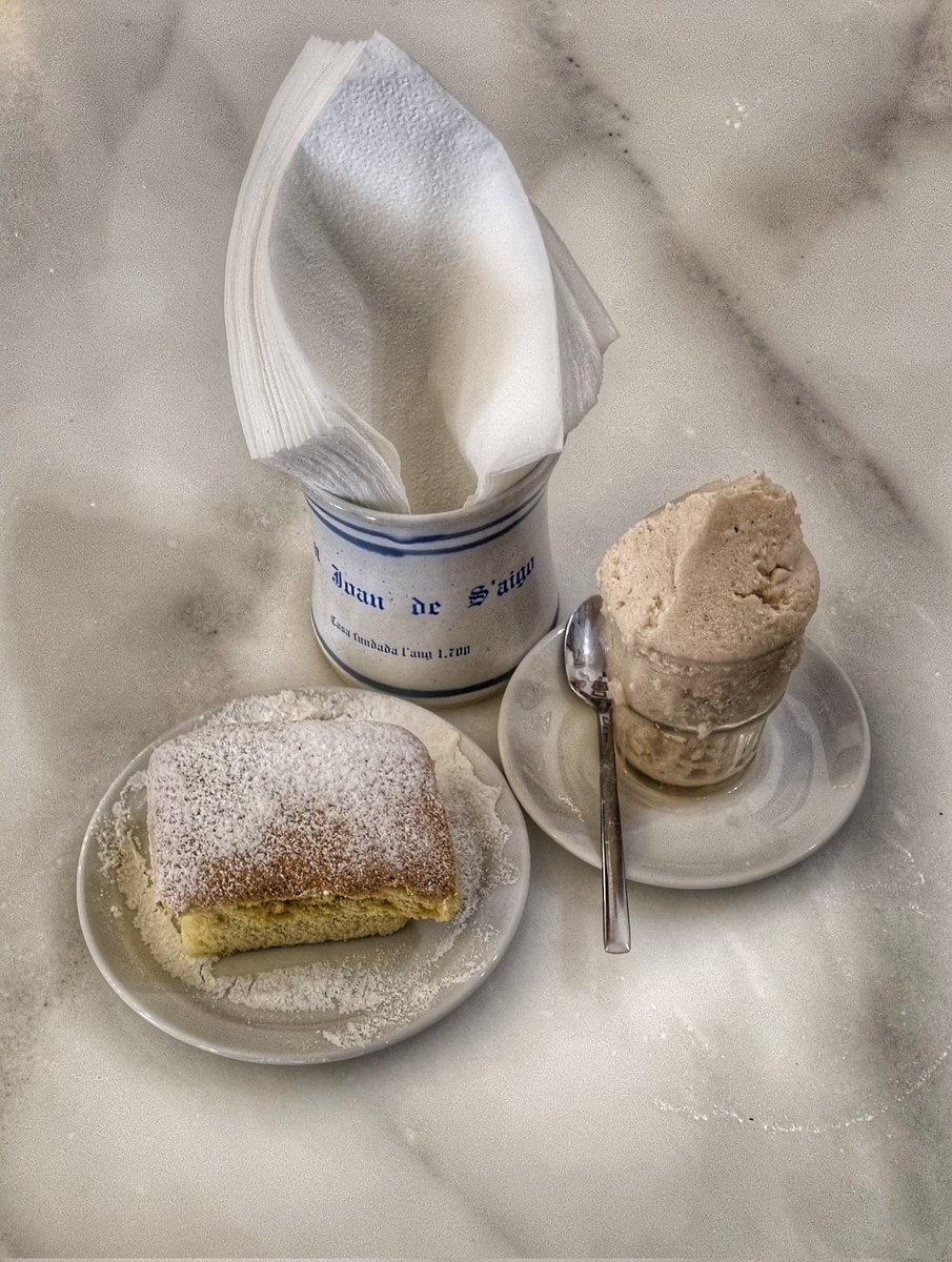 Una tentación a la que no nos podemos resistir. <a href="/CanAigo/">Can Joan de s'Aigo</a> uno de los lugares estrella de nuestra #ruta #dulce, #salado y #Juguetes; #Comerciosemblemáticos de #Palma. 

9 de #Abril es tu día. No lo dudes...reserva la mañana y sobretodo...desayuna ligero

#Foodies #travelblogger