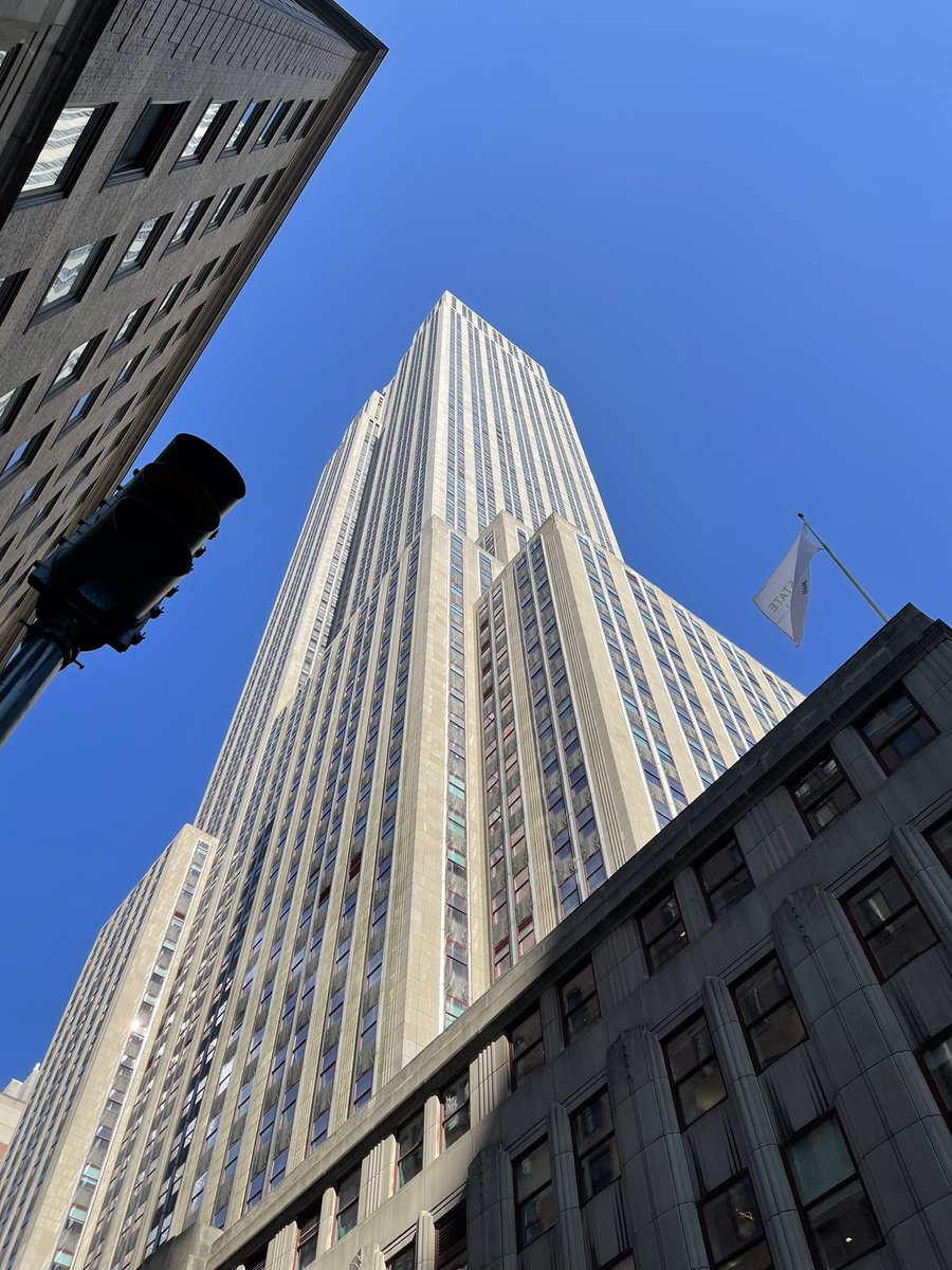 Vegalteno's tweet photo. .@EmpireStateBldg has always been a happy symbol of my almost five decades in NYC. I admired it everyday when I arrived in the early 70โs & started working @nyaspira two blocks away. To this day, it holds magic! https://t.co/njzYhbUlwz