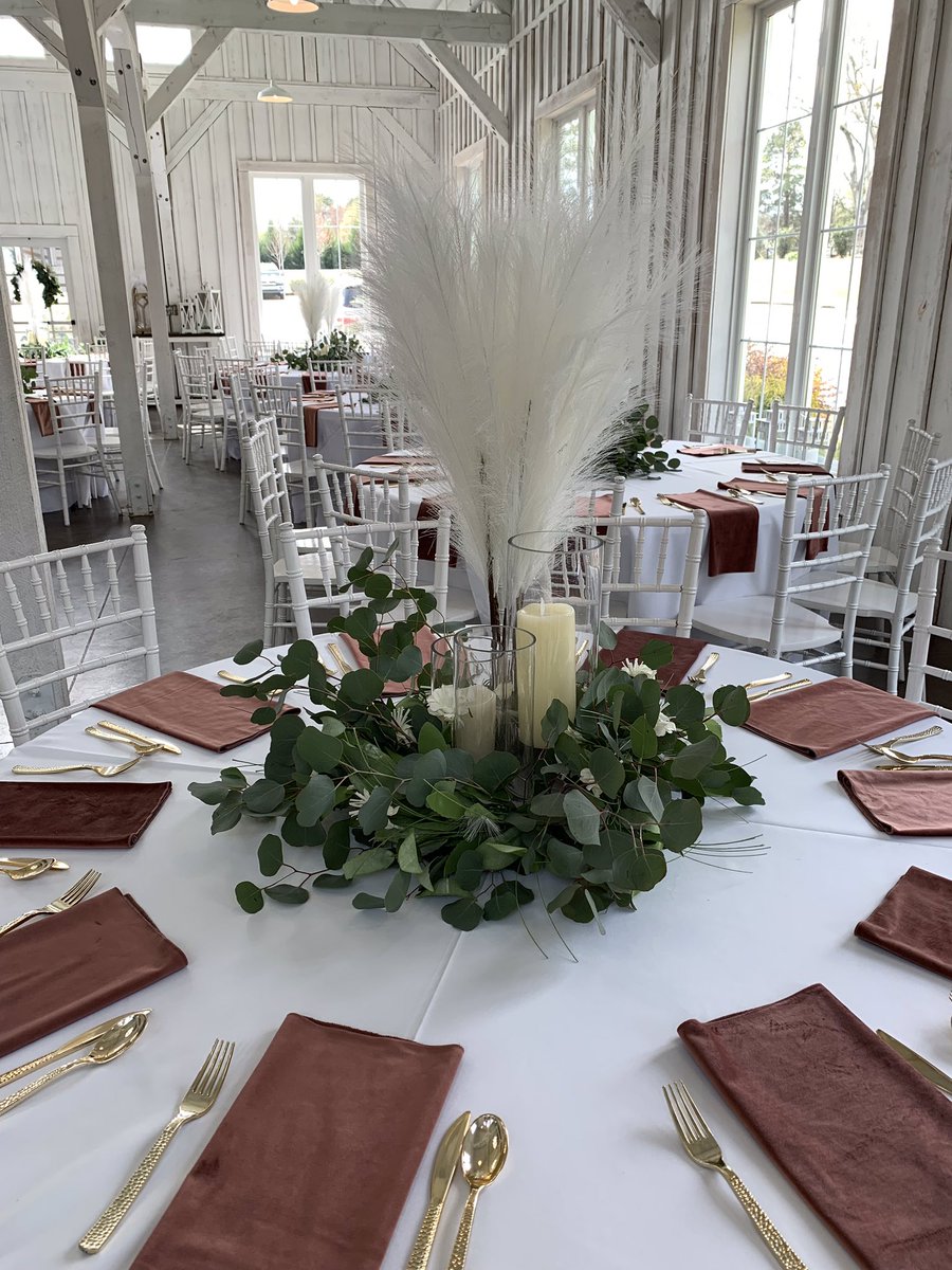cbeescustoms's tweet photo. Congratulations to a wonderful couple! It was my honor to direct and decorate for you special day! #aurorafarms https://t.co/Q0ThL16zsl