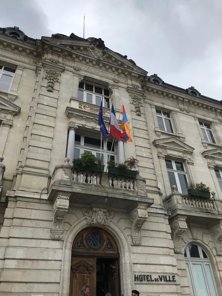 tolmajian's tweet photo. Immense joie de participer à la signature de jumelage entre @MontdeMarsan et #Gumri et à l’inauguration du #Khachkar, en présence du maire Charles Dayot et directeur du @TGascogne Antoine Gariel, symbolisant la naissance de cette belle coopération et la pérennité  d’amitié 🇦🇲🇫🇷. https://t.co/74YuvFJX4k