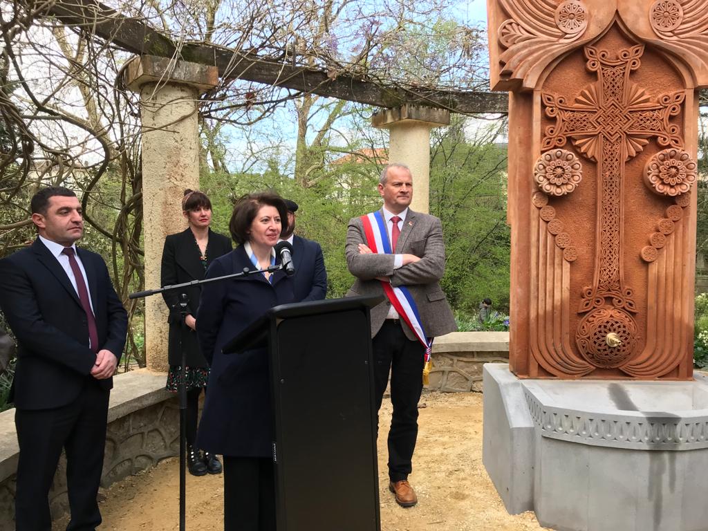 tolmajian's tweet photo. Immense joie de participer à la signature de jumelage entre @MontdeMarsan et #Gumri et à l’inauguration du #Khachkar, en présence du maire Charles Dayot et directeur du @TGascogne Antoine Gariel, symbolisant la naissance de cette belle coopération et la pérennité  d’amitié 🇦🇲🇫🇷. https://t.co/74YuvFJX4k