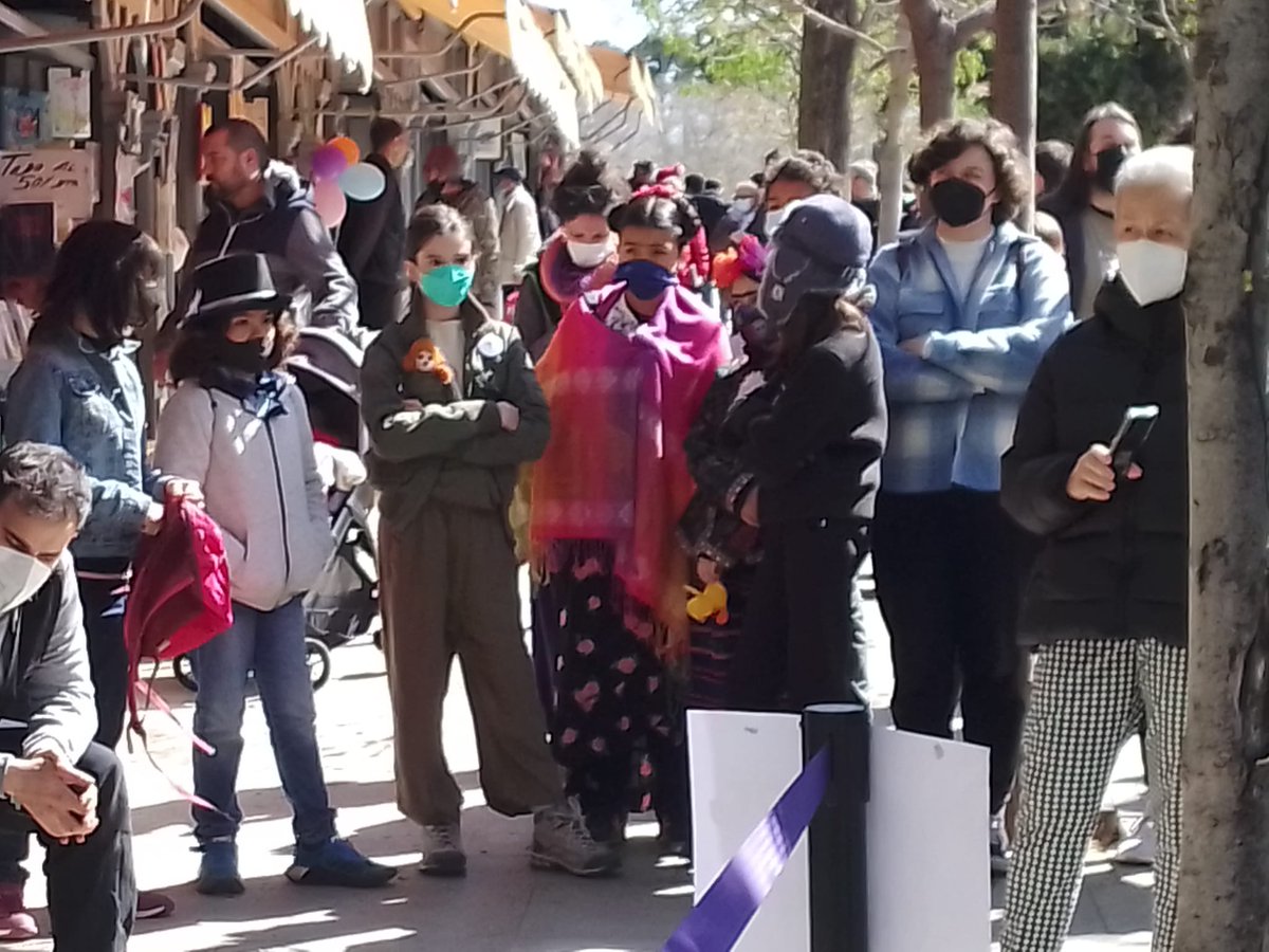 Ayer en la #cuestademoyano los cuentistas celebramos por todo lo alto el Día del libro infantil y juvenil
gracias a @soydelacuesta 
Abrimos hilo