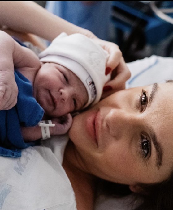 Ayla chegou em nossas vidas 💜  Ayla Clark Theodoro  03.04.22 05:11 AM  2.836kg 48cm   Maior presente<a href="/tag/flaviacampea"class="tags"><span>#flaviacampea</span></a>