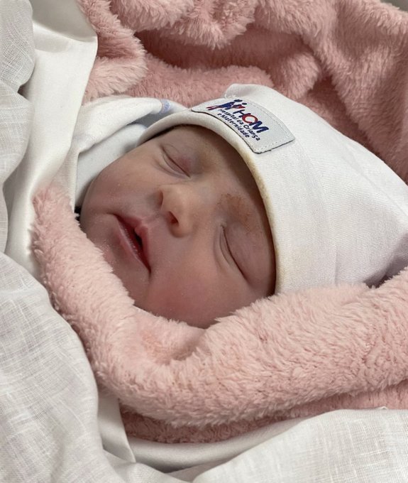 Ayla chegou em nossas vidas 💜  Ayla Clark Theodoro  03.04.22 05:11 AM  2.836kg 48cm   Maior presente<a href="/tag/flaviacampea"class="tags"><span>#flaviacampea</span></a>