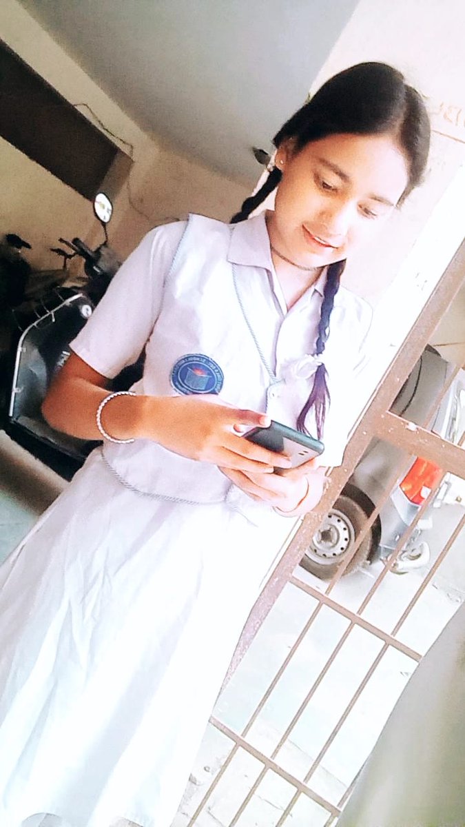 This is another photo of Pinky Singh, the missing 15 year old child who went missing near the Paryavaran Complex in Saket on Saturday.  The police are on the case. She was NOT carrying a phone.  If anyone sees her, pls DM me. #MissingChild