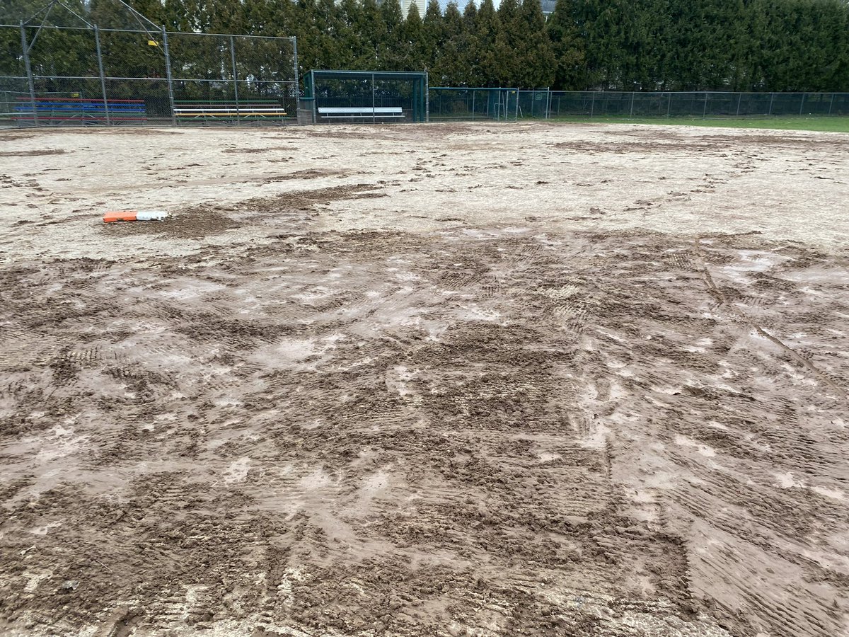 o_pichardo's tweet photo. @NewRochelleNY @NewRoParks This is not good. It’s embarrassing. Pinebrook Park has been in decline for years. Something needs to be done. https://t.co/KDY3AfH6Bt