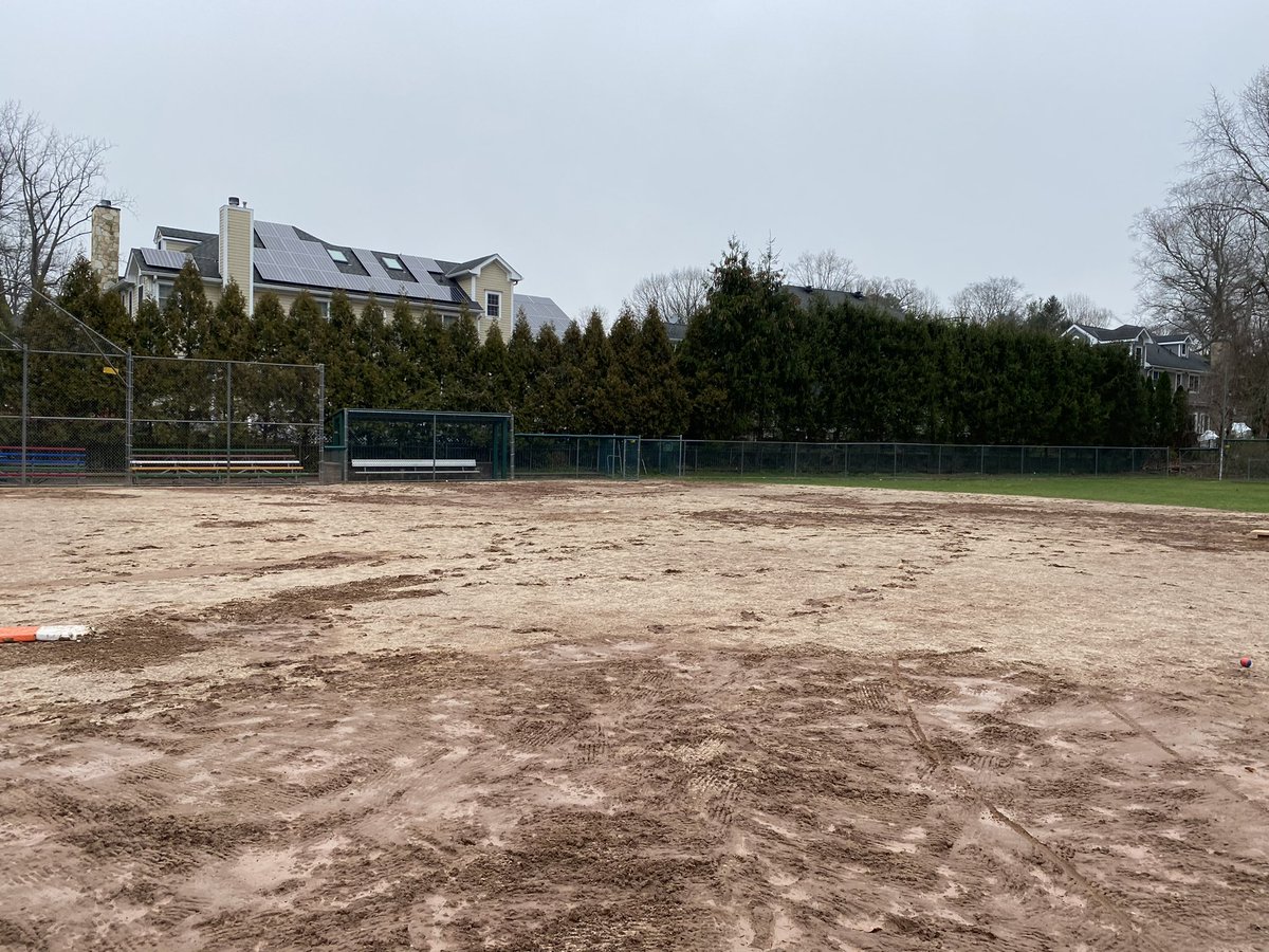 o_pichardo's tweet photo. @NewRochelleNY @NewRoParks This is not good. It’s embarrassing. Pinebrook Park has been in decline for years. Something needs to be done. https://t.co/KDY3AfH6Bt