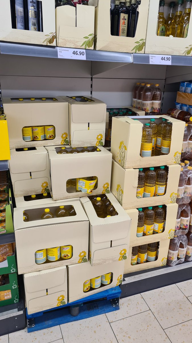 Hoax2786's tweet photo. Schöne Grüße aus Tschechien..✌️ künstliche Verknappung gibt es nur in Absurdistan... https://t.co/e8EdRd3suC