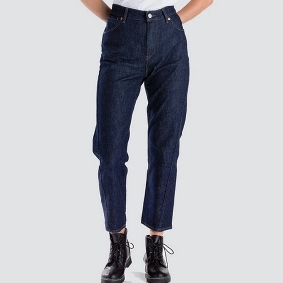 gbria2001's tweet photo. So good I had to share! Check out all the items I'm loving on @Poshmarkapp #poshmark #fashion #style #shopmycloset #levis #ecowish #christiansiriano: https://t.co/bSwGqksHvT https://t.co/k11oov6pOG