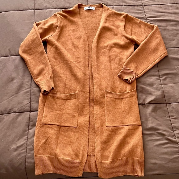 gbria2001's tweet photo. So good I had to share! Check out all the items I'm loving on @Poshmarkapp #poshmark #fashion #style #shopmycloset #levis #ecowish #christiansiriano: https://t.co/bSwGqksHvT https://t.co/k11oov6pOG