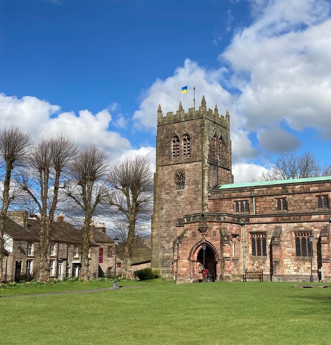 lockholmebandb's tweet photo. #kirkbystephen looking amazing today in #sunshine.So much to see and explore here!Fantastic independent shops,cafes and bars #shoplocal #bedandbreakfast #theperfectplacetobe #upperedenvalley #cumbria #localwalks #explore #History #towntrail #poetrypath #walking #sundayvibes https://t.co/Xrho4gFqiv