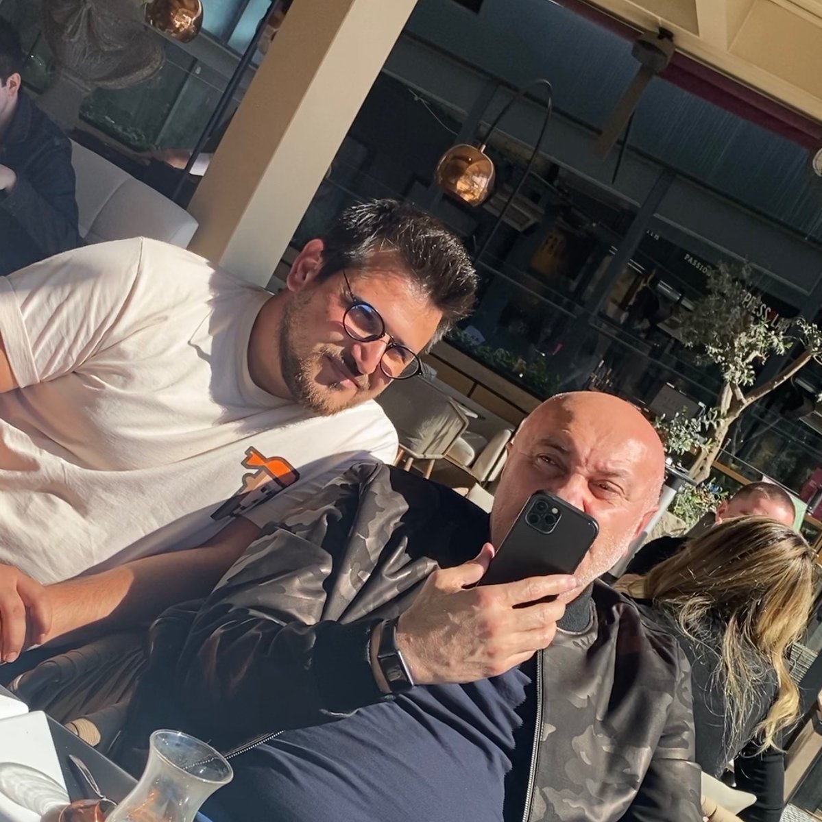 batukaplan10's tweet photo. Selin kardeşimize ve ailesine ulaştık, @YY_Samsun başkanımız ile iki yakın arkadaş gibi konuştular, dertleştiler ☺️ Biz Selin’e söz verdik, Samsunspor’u hak ettiği yere taşıyacağız, o da sadece sevinçten ağlayacak. Bütün çocuklarımızın yüzü hep gülsün İnşAllah🤍❤️🖤 @DonbayPinar https://t.co/EPH8BINssY