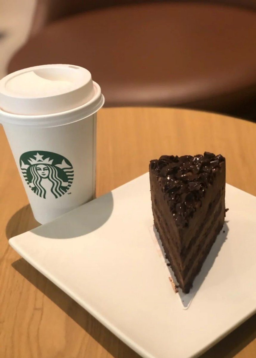 abbymons's tweet photo. Have a great weekend, a Starbucks can explain my mood https://t.co/Q1t9wrw5kj