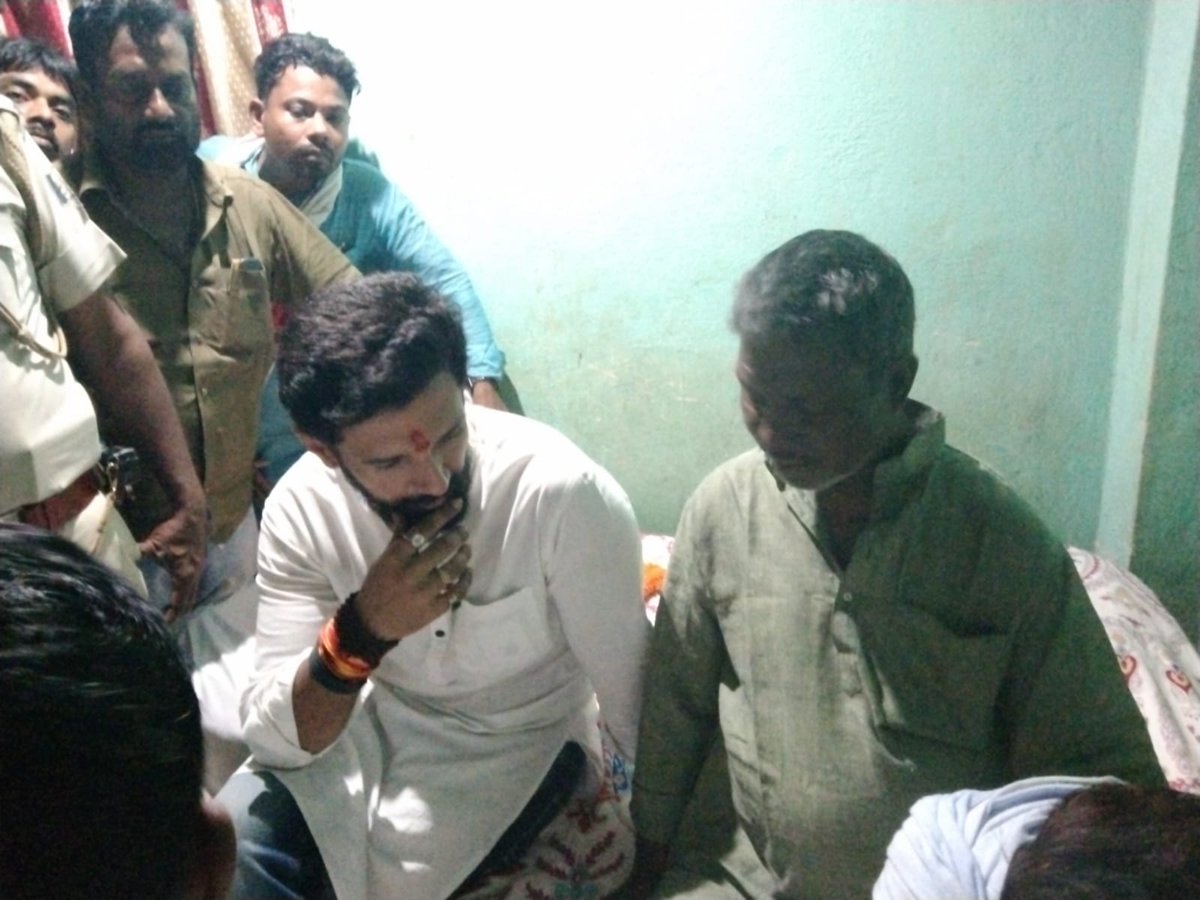 LJP4India's tweet photo. आज नवादा खुर्द, जिला हाजीपुर वैशाली में लोजपा (रामविलास) के राष्ट्रीय अध्यक्ष आदरणीय श्री @iChiragPaswan जी ने लोजपा (रामविलास) दिव्यांग सेल के जिलाध्यक्ष श्री सुरेश राय जी से उनके आवास पर मुलाकात की। https://t.co/Urhbf2iTP7