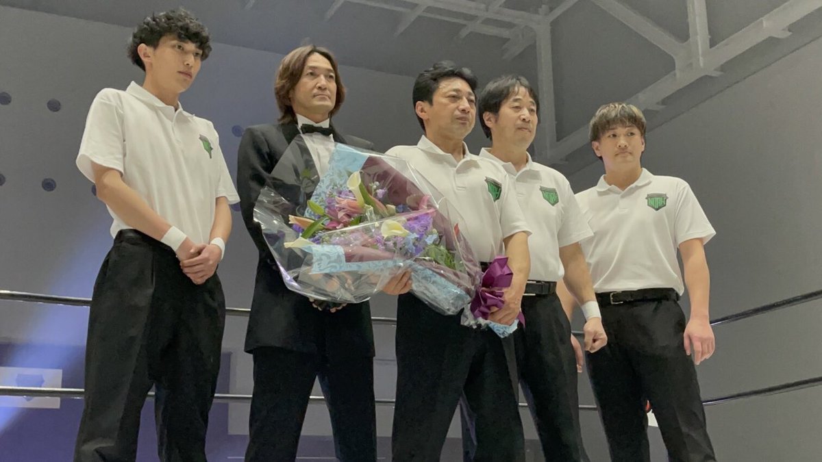 noahhukuda's tweet photo. 皆様のおかげで本日、35年間にわたるレフェリー人生を終え無事に引退を迎える事が出来ました。
選手、スタッフ、ファンの皆様、誠にありがとうございました。
これからもバス運転手、リング設営スタッフなど裏方としてノアに携わっていきます。
#noah_ghc #wrestleUNIVERSE 
#福田明彦最期の3カウント https://t.co/vwTHlbaRma