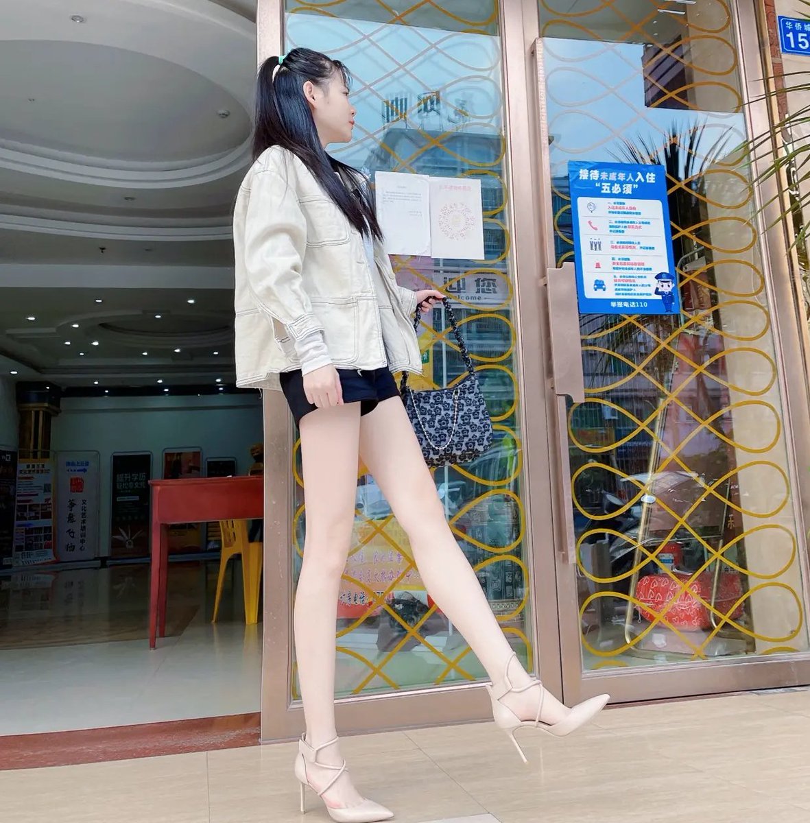 脚底 脚踩 足射 美足 足控 足裹 美脚 脚丫 丝袜 恋足 脚趾 足模 榨精 裸足 舔脚 嫩足 脚底 足奴 