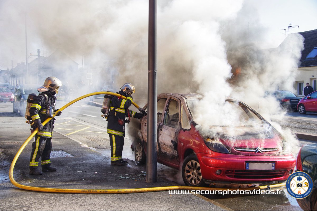 SecoursPhotos's tweet photo. Feu de voiture. https://t.co/ego4UgKbgD