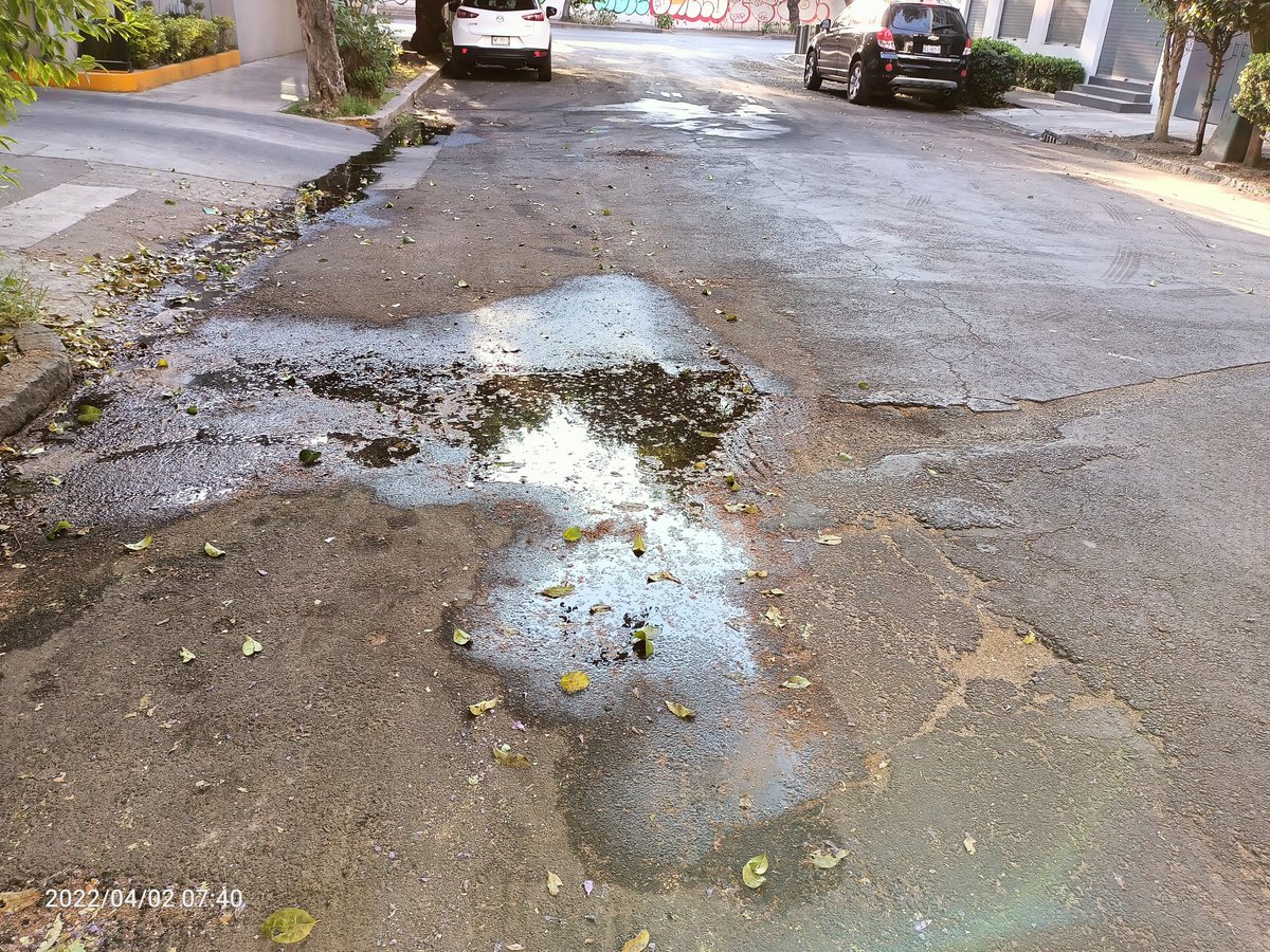 Mikelemac's tweet photo. @GobCDMX ,@SacmexCDMX reporte de fuga de agua en Pasaje Santa Cruz, Del Valle Centro,B.Juarez 03100 entre Av.Coyoacan y Cda.San Borja frente al No 12 aunque es pequeña la salida del agua ya lleva varios días. https://t.co/VJxJPHZe8L