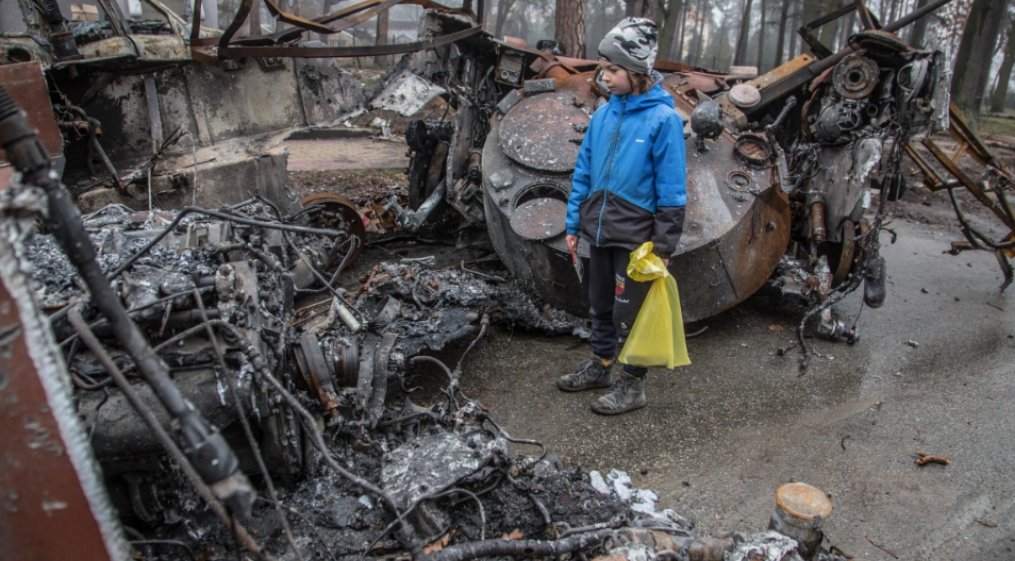 AJEnglish's tweet photo. As Russian forces pull back from Ukraine’s capital region, retreating troops leave behind a trail of bodies and mines — in pictures https://t.co/EgNVGTzm2j https://t.co/LUHcONYb4E