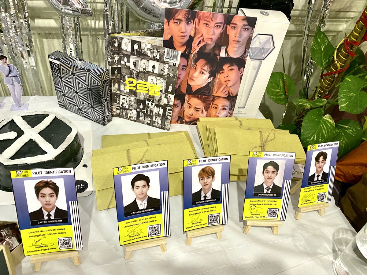 FOREVEREXO28's tweet photo. My First ever Cupsleeve event was a blast! ✈️EXO AIRLINES #FLIGHT_E0408 organized by @real__mirabella with her team. Thank you so much for making this happen.💗 #EXO #DECADE https://t.co/VzCJ5XeUw3