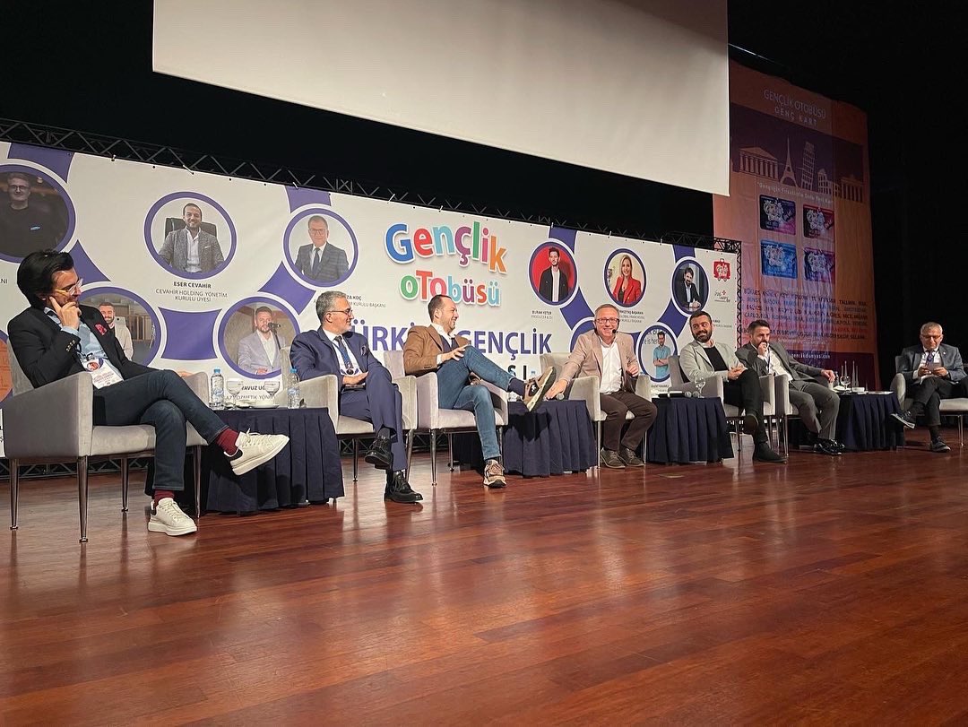 GoGencKart (@gogenckart) on Twitter photo Türkiye Gençlik Buluşması projemize katılımlarıyla bizleri onurlandıran değerli konuşmacılarımız <a href="/esercevahir/">eser cevahir</a> <a href="/tarkark/">tark arık</a> <a href="/ismailhilmicom/">İsmail Hilmi Adıgüzel</a> <a href="/yusuf/">يوسف</a>.adiyaman @yavuz_ugurlu_zulfikar <a href="/alirizakoc06/">Ali Rıza KOÇ</a> çok teşekkür ediyorum.
@mcdokunulmaz @genclikotobusu @turkiyegenclikbulusmasi @gogenckart Türkiye Gençlik Buluşması projemize katılımlarıyla bizleri onurlandıran değerli konuşmacılarımız <a href="/esercevahir/">eser cevahir</a> <a href="/tarkark/">tark arık</a> <a href="/ismailhilmicom/">İsmail Hilmi Adıgüzel</a> <a href="/yusuf/">يوسف</a>.adiyaman @yavuz_ugurlu_zulfikar <a href="/alirizakoc06/">Ali Rıza KOÇ</a> çok teşekkür ediyorum.
@mcdokunulmaz @genclikotobusu @turkiyegenclikbulusmasi @gogenckart