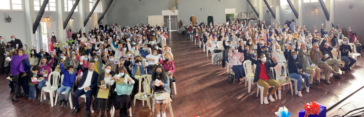 Fapuentess's tweet photo. Un agradecimiento inmenso a cada uno de los líderes de #LasFerias por todo el apoyo brindado, con trabajo en equipo seguimos creciendo. @carlos_guevara @irmalherrera @PartidoMIRA                                                       #FicoPresidente @FicoGutierrez @Rodrigo_LaraS https://t.co/dOYBR05uG8