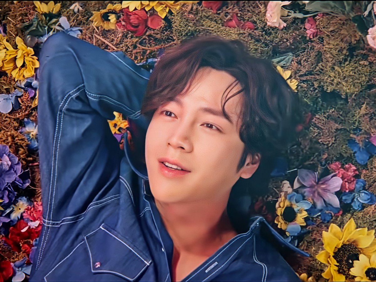 EelsIndia's tweet photo. Keep shining like this &amp; keep blooming fresh in eels' hearts everyday Oppa! You are always our BRIGHTEST STAR ⭐✨ We love you @AsiaPrince_JKS 😘

#時を駆けて #Blooming

@CRAFT_42_ent #JangKeunSuk #장근석 #チャン・グンソク #JKS https://t.co/VbrY8iWQxc