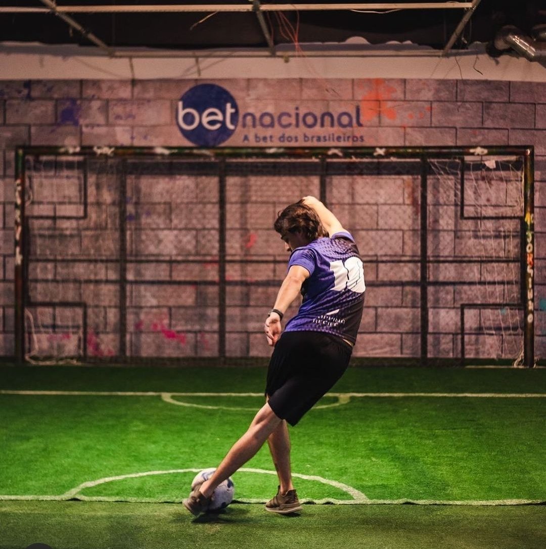 Podcast45's tweet image. Para quem está no Recife e apoia o nosso projeto, o espaço do #CarvaGames estará aberto a partir das 13h com um ambiente de total imersão no futebol. Tem torneio de #Fifa22 e #Futemesa e ações no #Totó #Botão e #ChuteAoAlvo. Naquele padrão de sempre. E depois da final rem show...