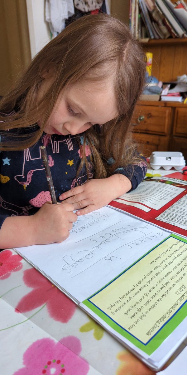 ChrisWinson2's tweet photo. @Ynystawe 
Cara's decorating the garden ready for Easter!
She's writing what it's about too https://t.co/dTiJPu7lV8