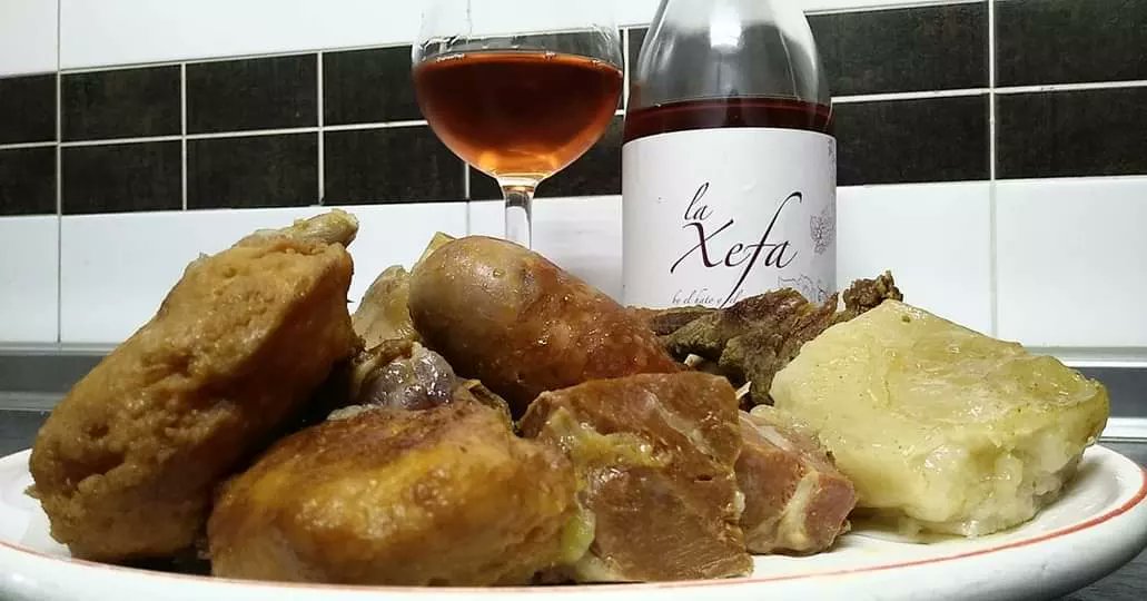 JesusPilar79's tweet photo. Llego el domingo asi que como marca la tradicion toca #Cocido asi que vamos #AlLio en esta ocasion perfectamente armonizado con un #Rosado #LaXefa @hatoygarabato 😋😋😋😋 https://t.co/ZOtvjXYbFm