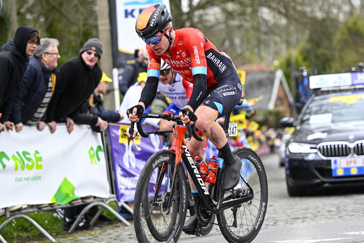 BHRVictorious's tweet photo. Incredible finale at the @RondeVlaanderen. 

We have two riders in the top ten as @dylan_teuns is 6th (+2") and @fred_wright0 7th (+11").

#RideAsOne #RVV22

📸 @SprintCycling https://t.co/UVZrekUPak