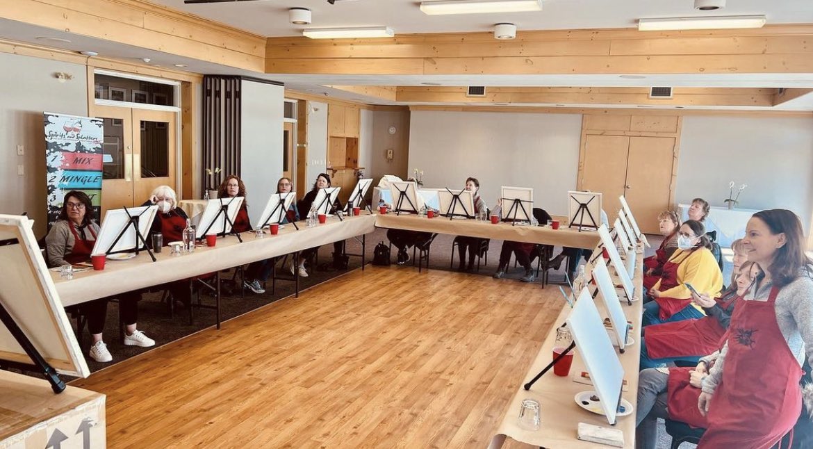 ElmhirstsResort's tweet image. It has been a long 2 year wait for our #PaintandPinot Weekend! 🎨 What a beautiful day we got to enjoy while painting with @saspaintparty! #ElmhirstPlay #goresorting #thekawarthas #ontariotravel