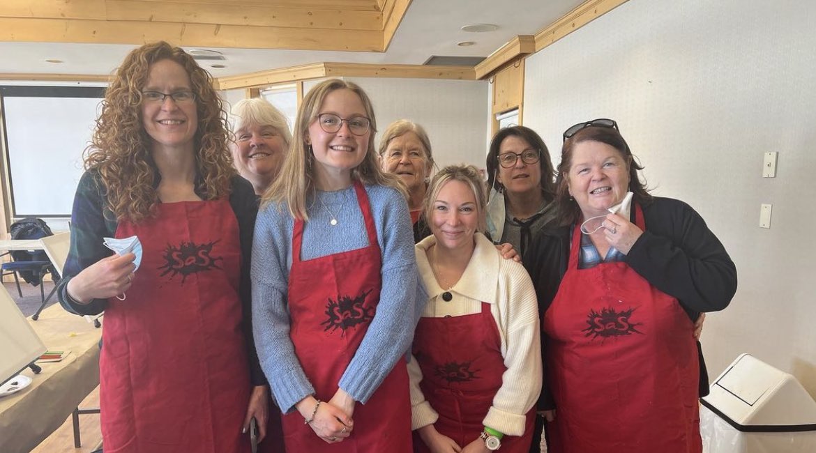 ElmhirstsResort's tweet image. It has been a long 2 year wait for our #PaintandPinot Weekend! 🎨 What a beautiful day we got to enjoy while painting with @saspaintparty! #ElmhirstPlay #goresorting #thekawarthas #ontariotravel