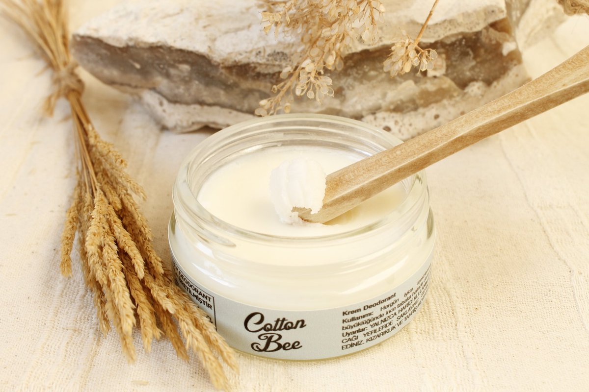 Cotton Bee doğal deodorantta hiçbir zararlı kimyasal ve sentetik içerik yer almaz, ter kokusunu gözenekleri tıkamadan önler.
#doğaldeodorant #sıfıratık #doğalrollon #zehirsiz #organicdeo