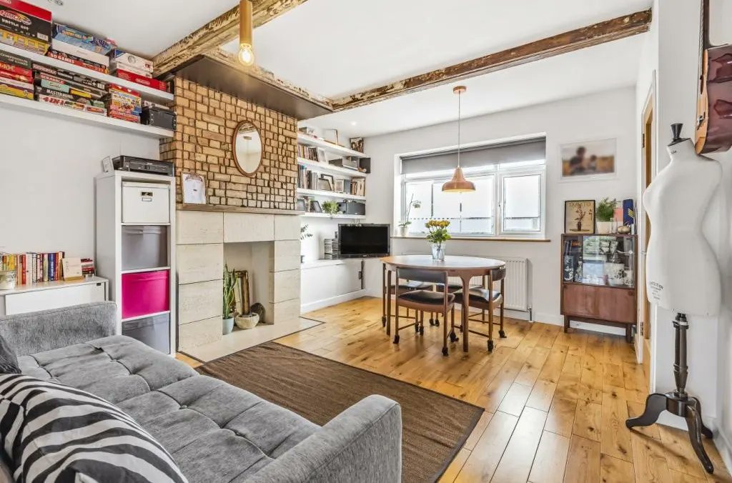 Eltham Palace Road, SE9
Guide Price: £400,000 - £425,000

Calling all first time buyers! This well presented 2 bedroom house is the ideal first step on the property ladder.

#eltham #se9 #selondon #london #starterhome #firsttimebuyer #firsthome #property #propertyforsale