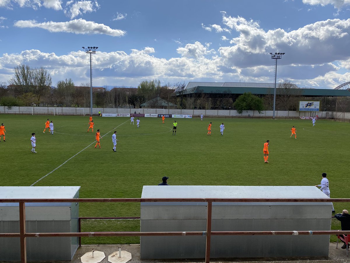 rhfutbol's tweet photo. Muchas veces me han hablado de la experiencia, para mi no es una cuestión de años vividos sino de aprendizajes y reflexiones obtenidas allí donde has estado, hoy vuelvo a ver en directo a dos equipos que me llenaron el tarro de la experiencia.
#RHonTour https://t.co/JxOZRQHOLh