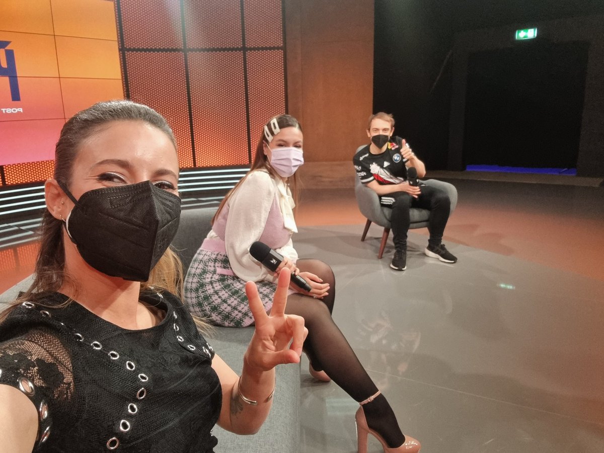 LaureBuliiV's tweet image. Two girls one @G2Caps 

Thanks for a lovely PGL and see you next week @LEC ❤️