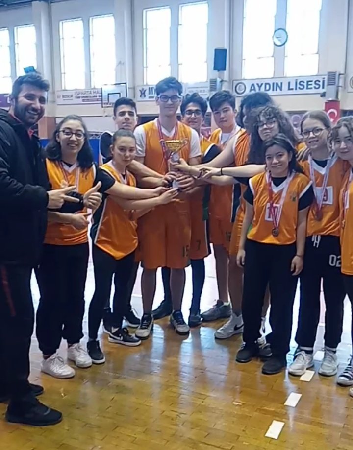 İlimizde düzenlenen okul sporları gençler korfbol turnuvasında okulumuz 2. olmuştur. Öğrencilerimizi tebrik eder başarılarının devamını dileriz. @aliaykut0909 <a href="/GungerHulya/">Hülya Köse GÜNGER</a> @AydinDogaKoleji